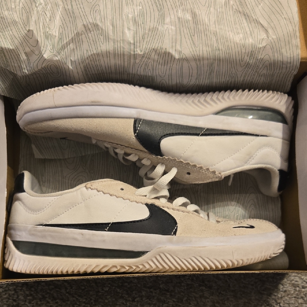 Nike White and Black Men's Sneakers